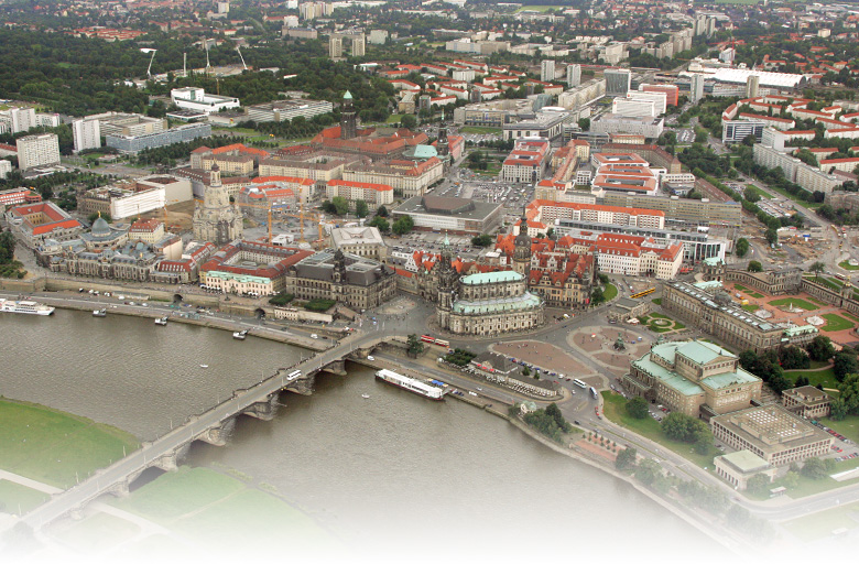 Luftbild Dresden mit Blick auf die Semperoper, Zwinger und Grünes Gewölbe