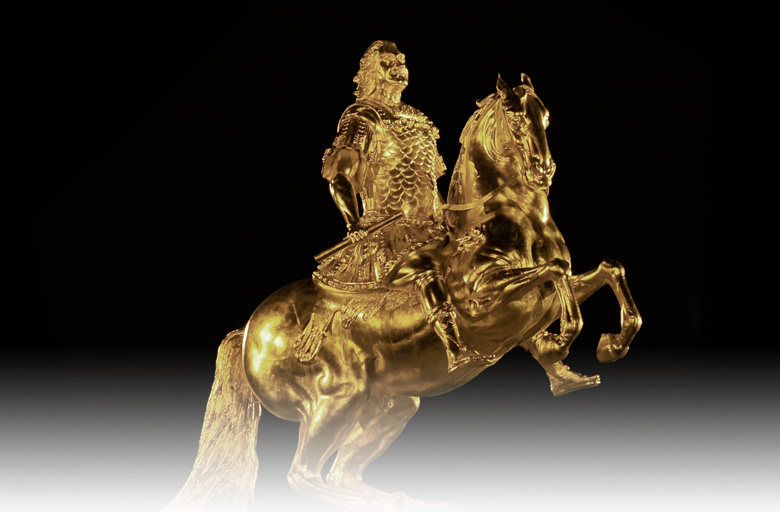 Der Goldene Reiter steht seit 1736 auf dem Neustädter Markt.